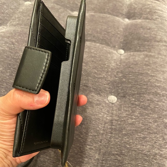 NWT authentic rare luxury minimalist Tory Burch Kira Chevron Phone Crossbody - Picture 16 of 17